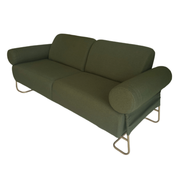 Sofa Living Modelo Curvo Opala Tamanho 2,10m em Tecido Linho Lona cor Verde com Base Pés Aço Carbono cor Dourado - PRONTA ENTREGA